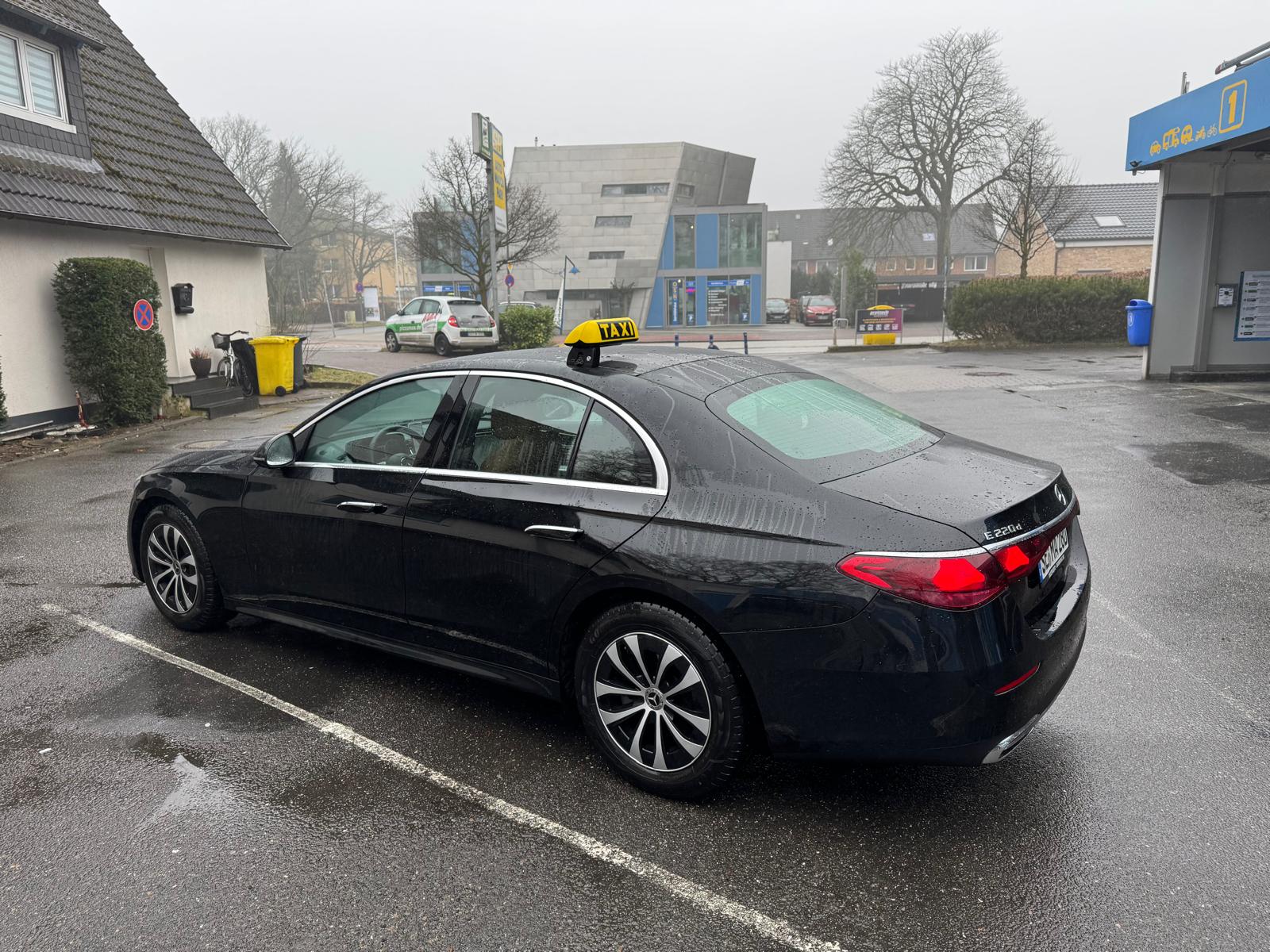 Mercedes E 220 d Taxi von Yoyo Taxi